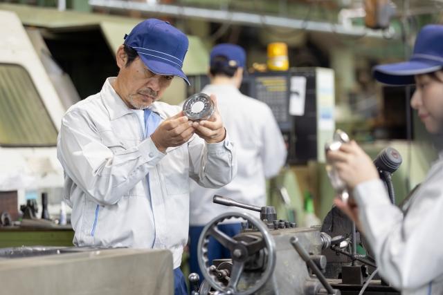 美濃市笠神/金属部品の組立作業/日勤/急募/新着/男女活躍中/未経験可/祝い金あり金属部品の組立作業