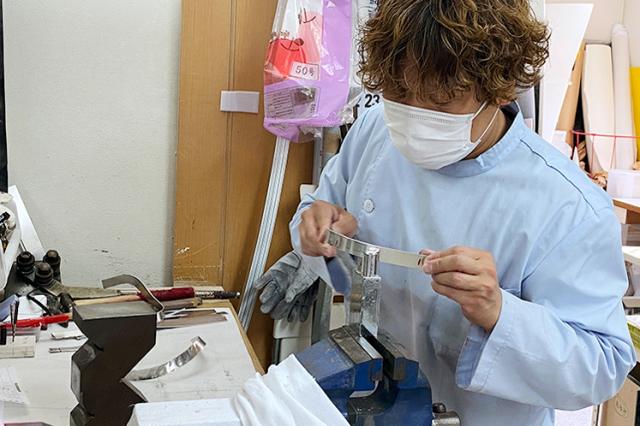 自分の手で何かを作りたい!そんな方にピッタリのお仕事です。職場では、男性社員が多数活躍中!