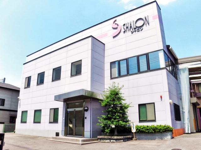創業70年以上!日本の伝統技術をつなぐ、
化粧に欠かせない「パフ」製造メーカーです。