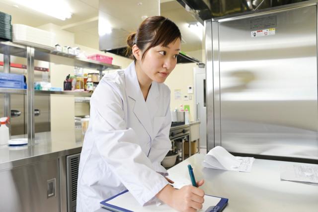 当社では独自のフードサービスシステムにより
食材調達・献立作成・発注・納品・食品衛生・調理指示までトータル管理して、効率的な食堂運営を実現しています。