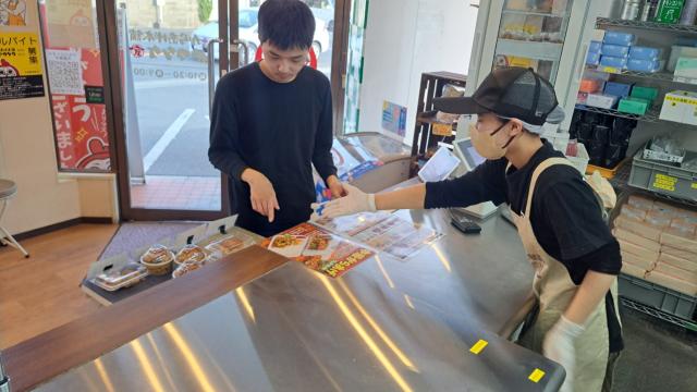 【新庄】土日祝勤務★アルバイト・パート◆接客・販売・調理◆未経験・WワークOK◆前払い◎からあげ店での調理・接客