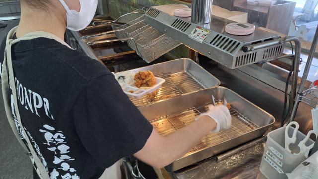 昼勤務◆製造スタッフ◆厨房◆調理◆未経験OK◆履歴書不要◆WワークOK【香芝市】からあげ店の製造スタッフ