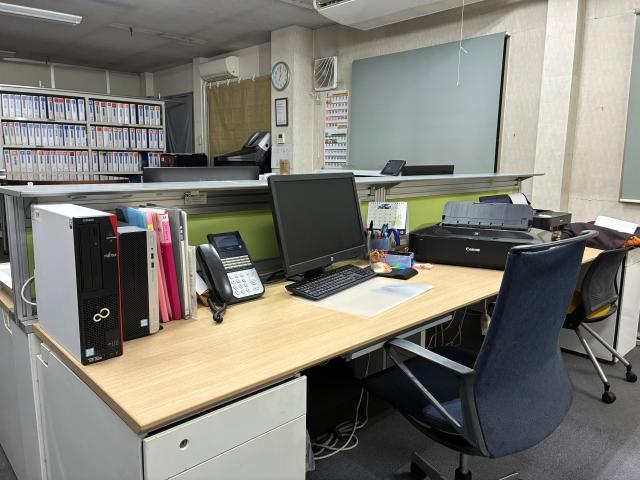 冷暖房完備の部屋でお仕事だから、年中快適です♪