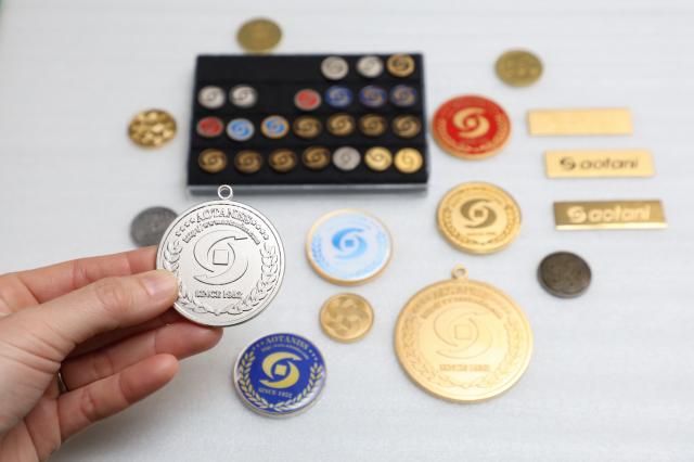 相談を受けたストーリーが、それぞれの製品に込められています。
大会記念、イベント、表彰――目的はさまざま。
一つひとつ丁寧に作り上げます。